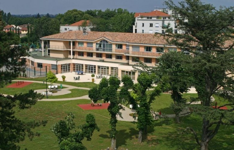 Premières graines de la Fondation plantées au jardin thérapeutique de la Clinique Lyon Lumière